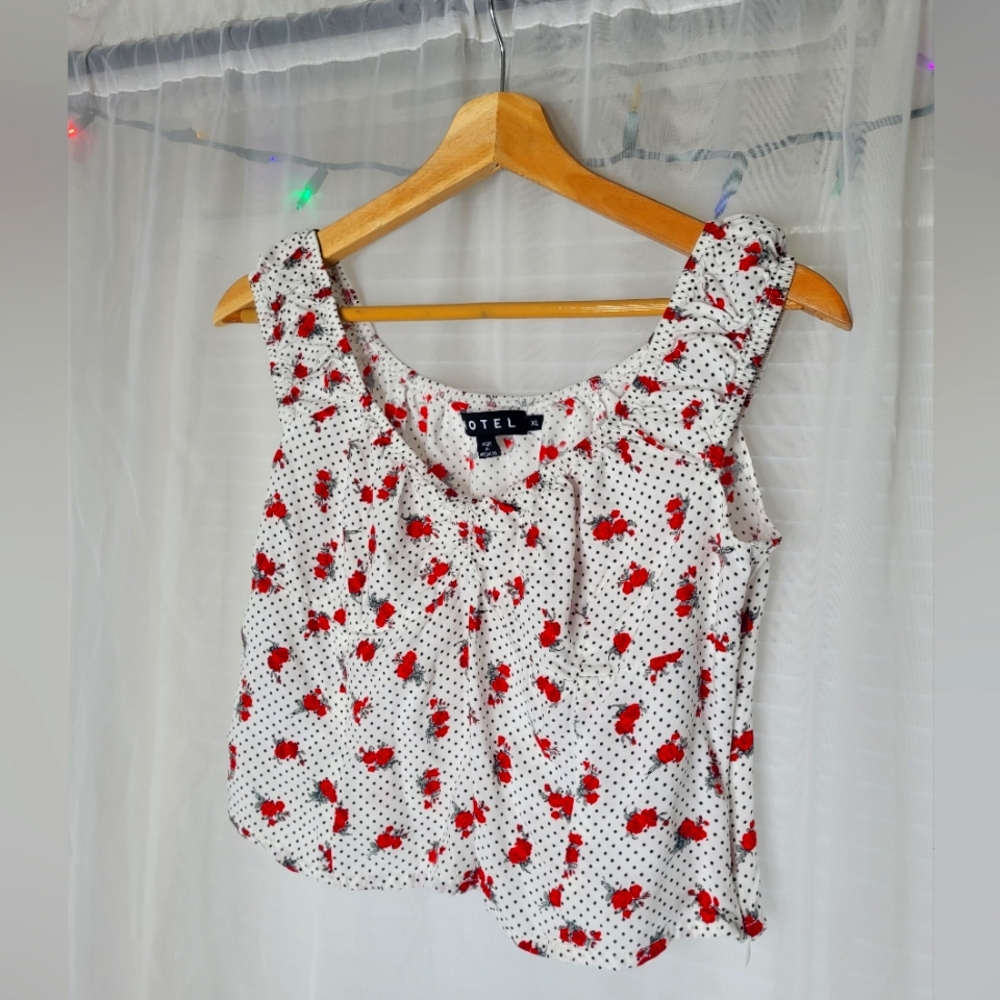 Motel Crop Top Size XL White Floral Sleeveless Cute Summer